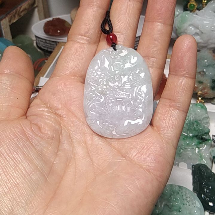 翡翠吊坠(赠链)未镶嵌