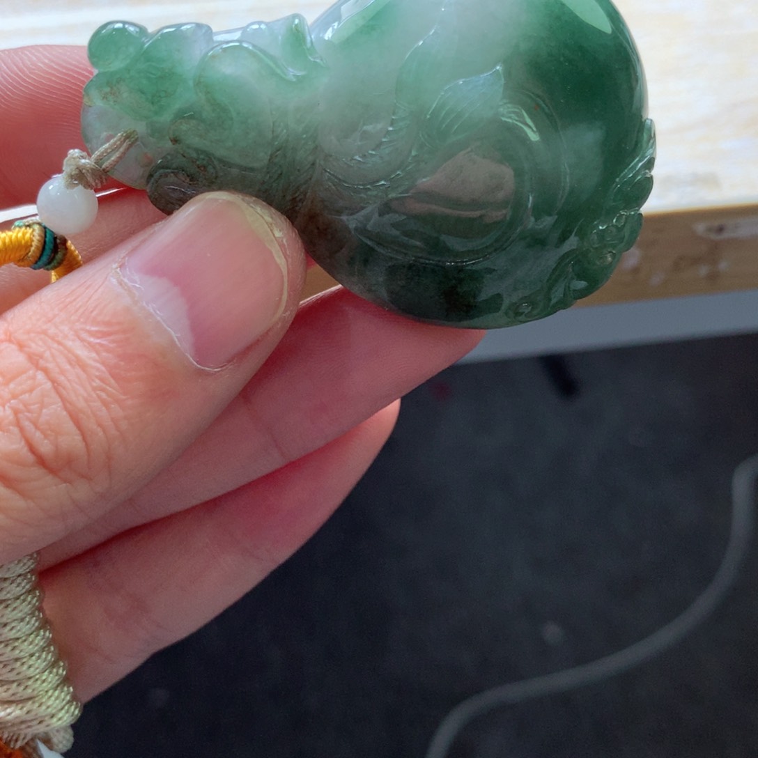 翡翠颈饰未镶嵌吊坠