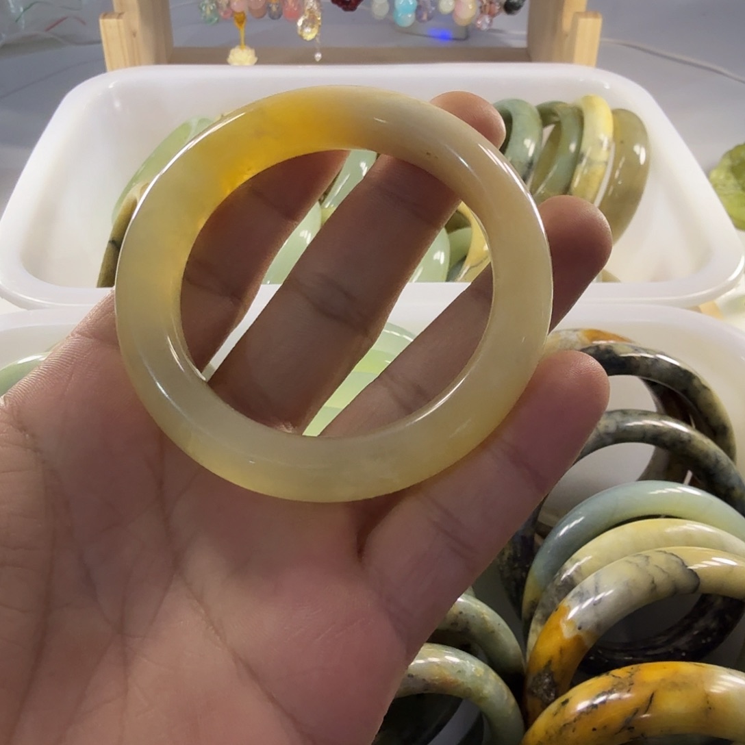 蛇纹石玉未镶嵌手镯