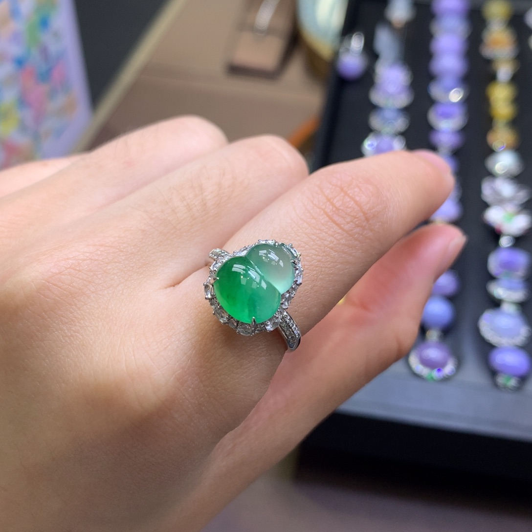 翡翠18K金镶嵌颈饰翡翠