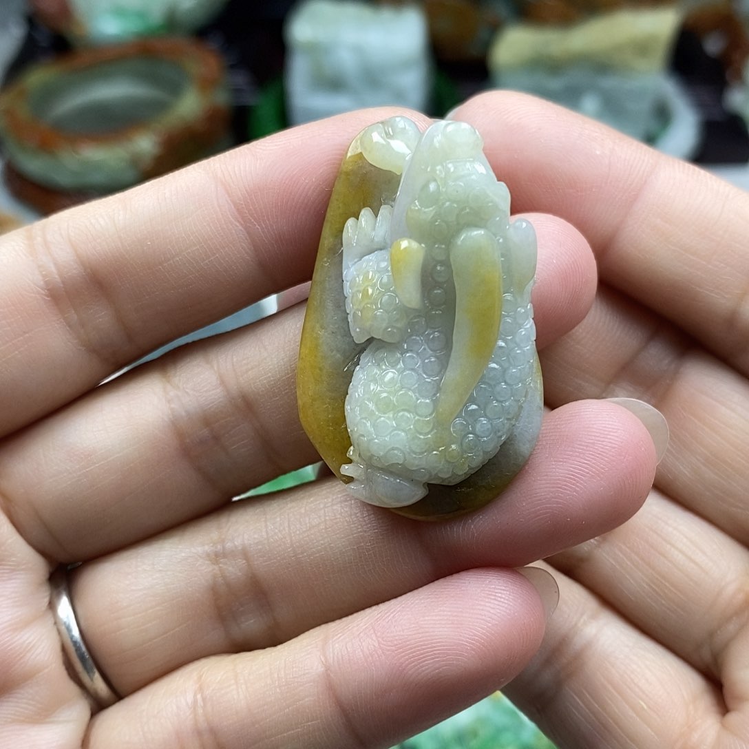 颈饰未镶嵌翡翠牌子