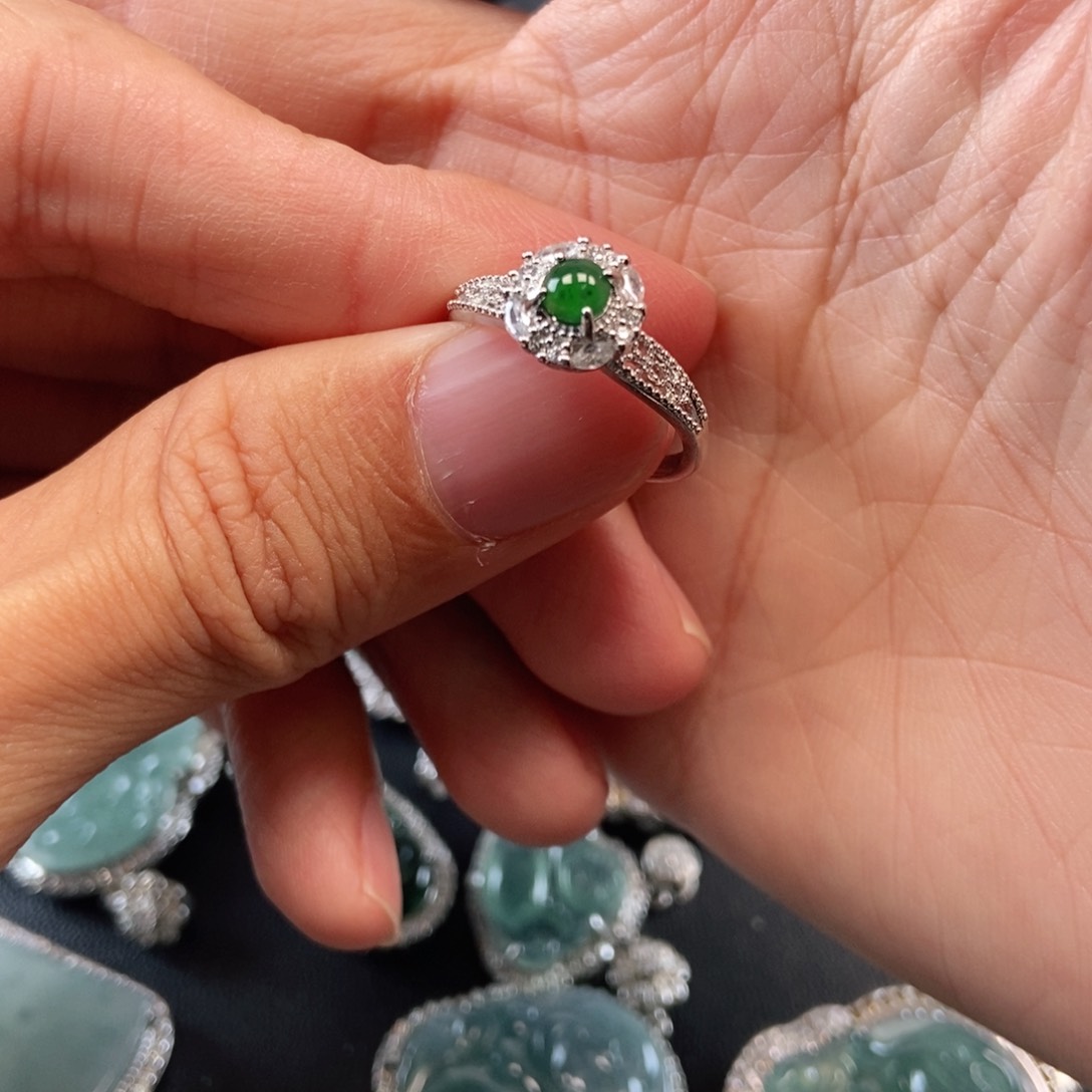 【闪购商品】翡翠吊坠(不含链)未镶嵌