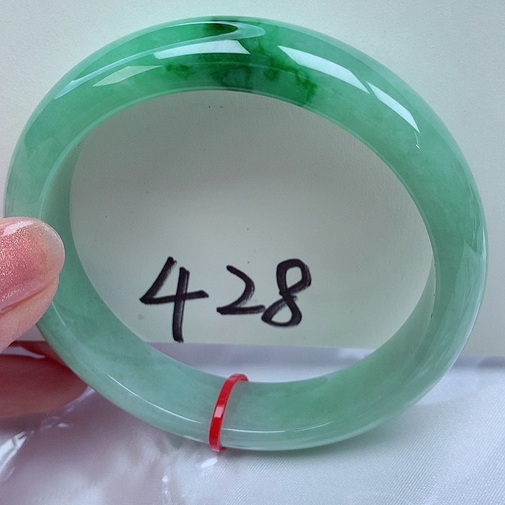 翡翠手镯未镶嵌翡翠