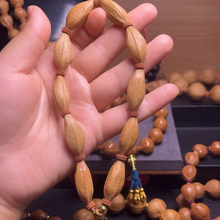 小***Q橄榄核吊坠三面佛手持12.26