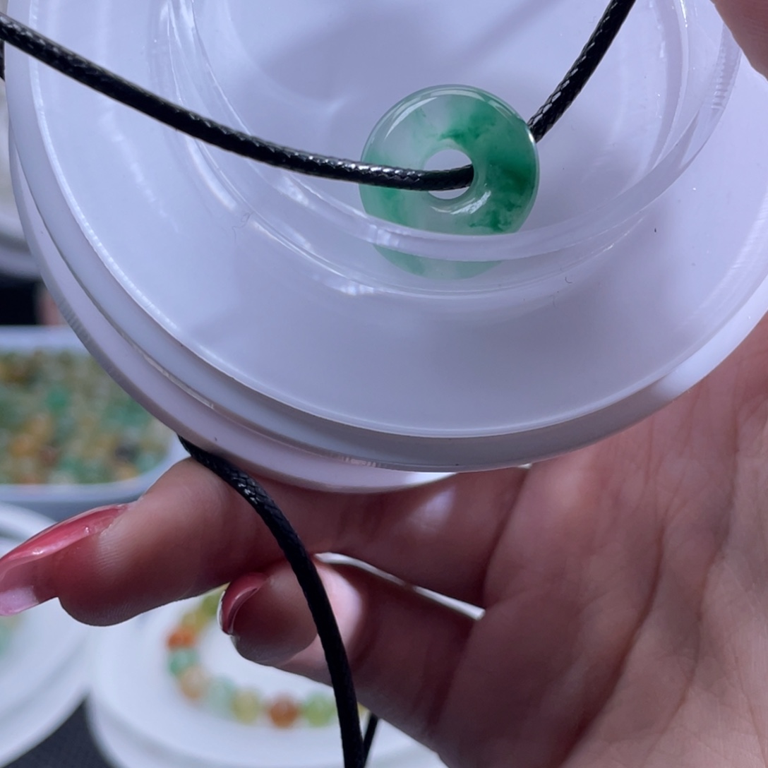 ****饼石英质玉（非洲翠）未镶嵌吊坠(不含链)