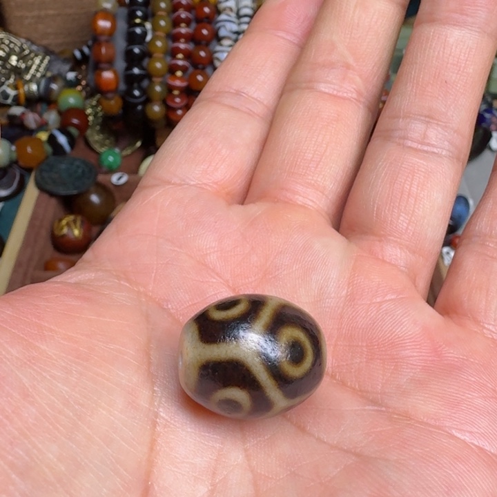 玛瑙/玉髓颈饰未镶嵌?