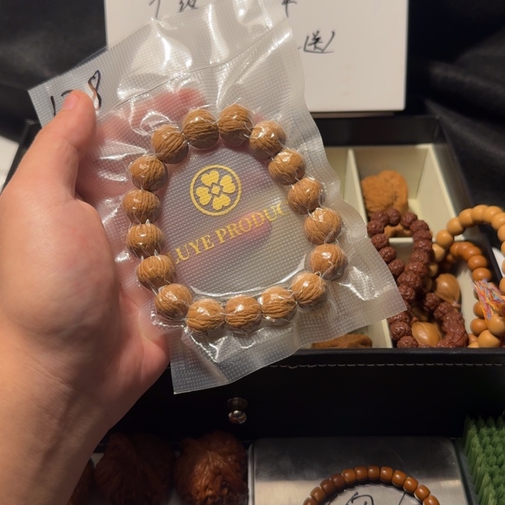 吊坠文玩核桃猴头凤羽