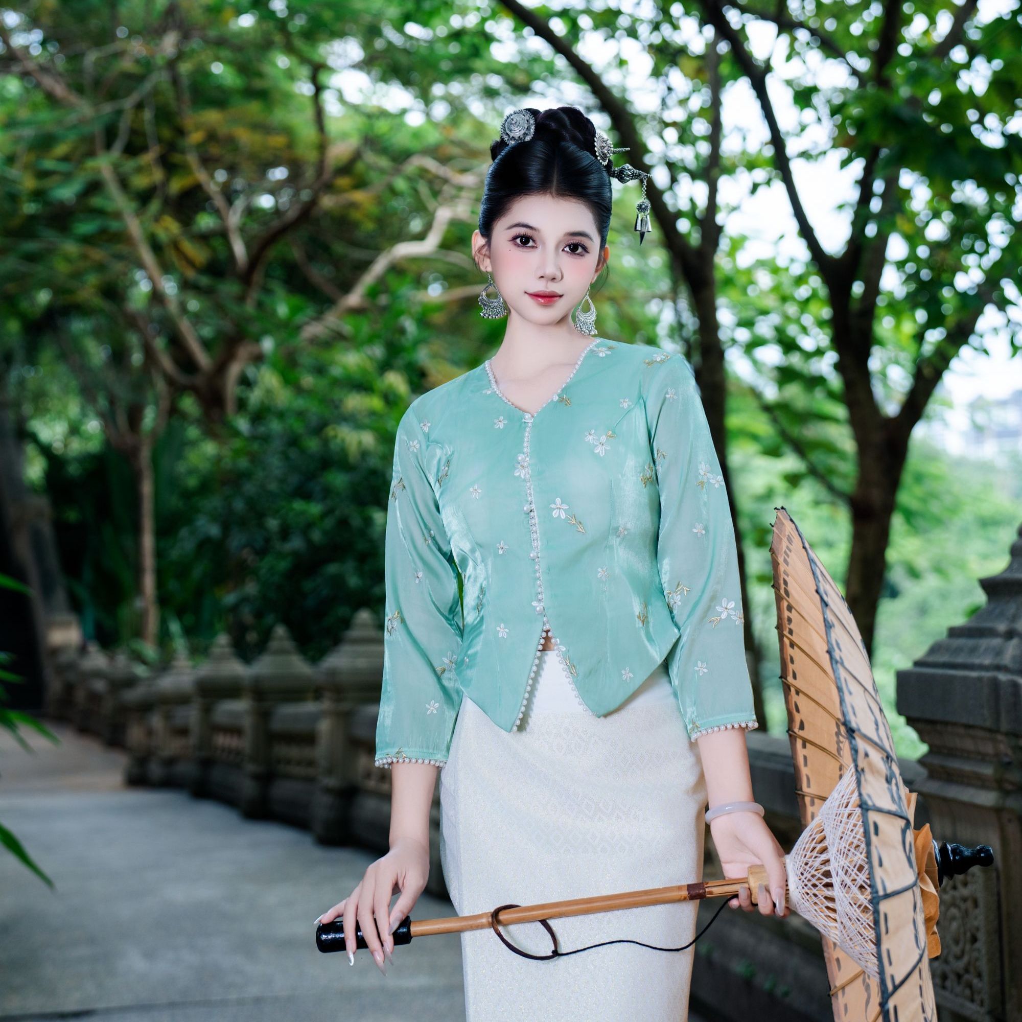 子依小店【落月光】小清新提花改良款娘惹上衣金线筒裙民族风服饰