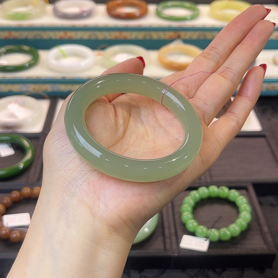 和田玉手镯未镶嵌冰胶绿晴