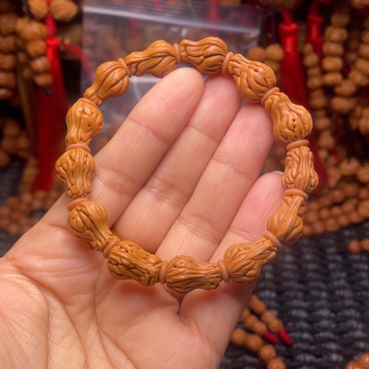 木质类龙纹桃枭挂件