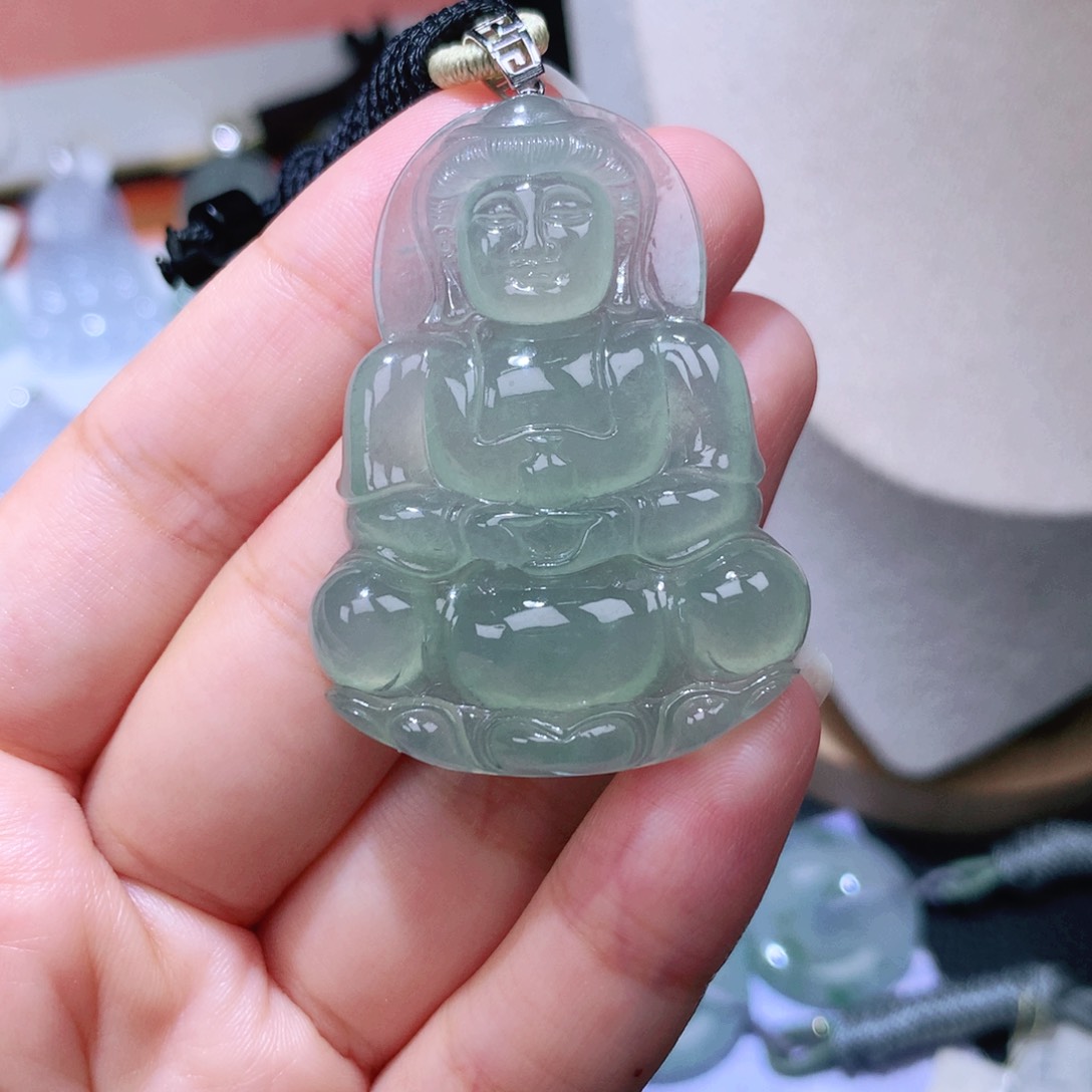 颈饰18K金镶嵌翡翠观音