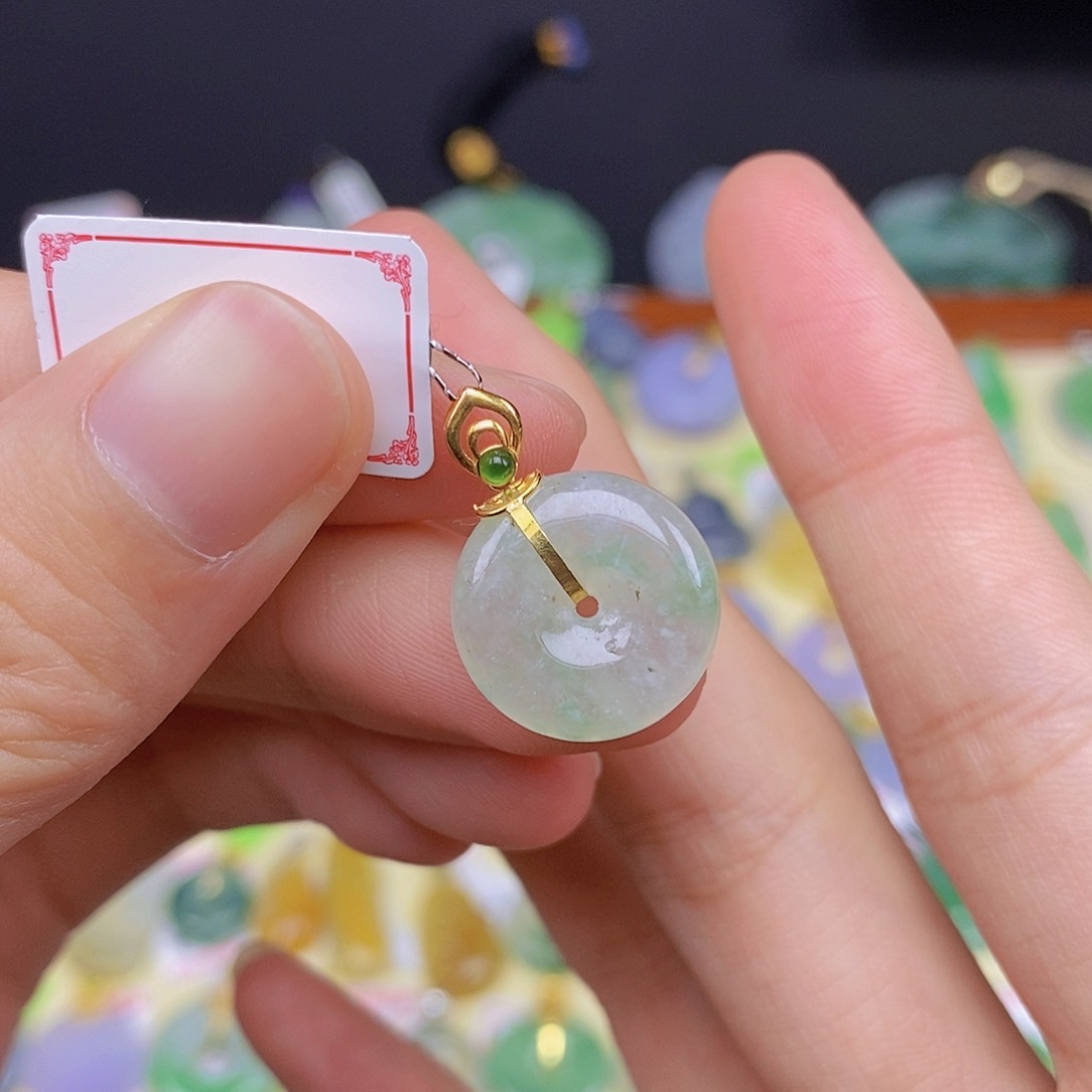 翡翠颈饰18K金镶嵌翡翠