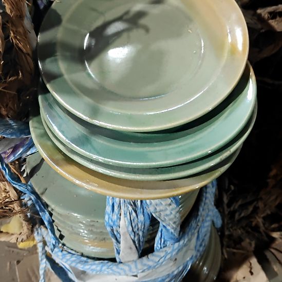 绿泥陶瓷盘子碗啥都有
