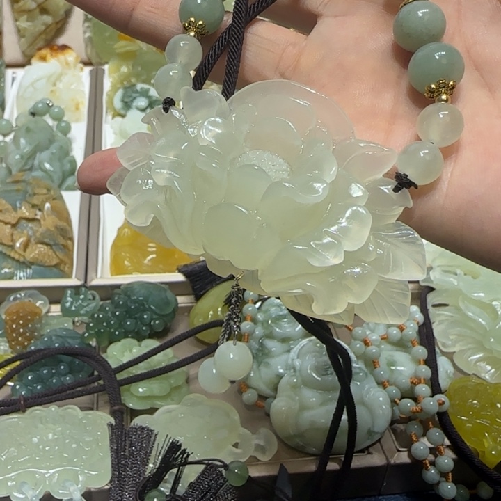 蛇纹石玉吊坠未镶嵌