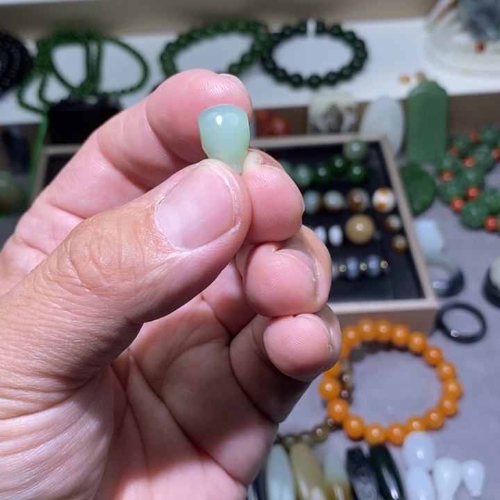 吃***猫和田玉未镶嵌手链