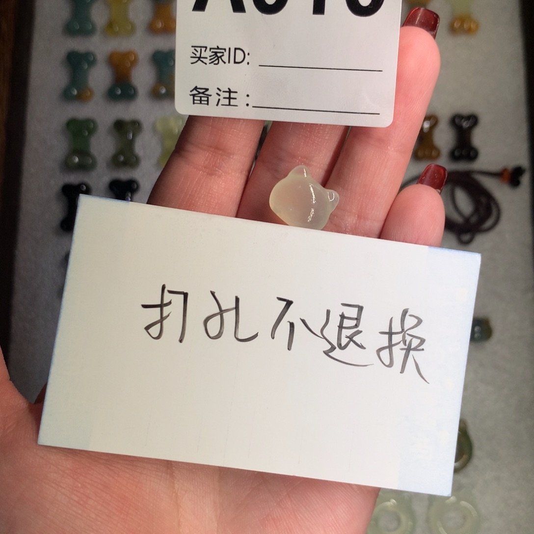 蛇纹石玉颈饰未镶嵌?