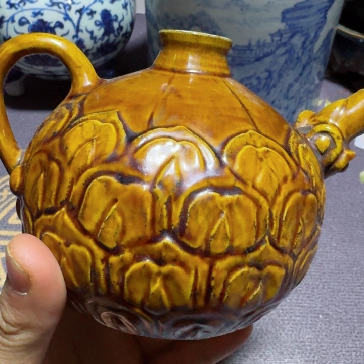 子*子瓷器和瓷器上也刻上图案花纹等装饰