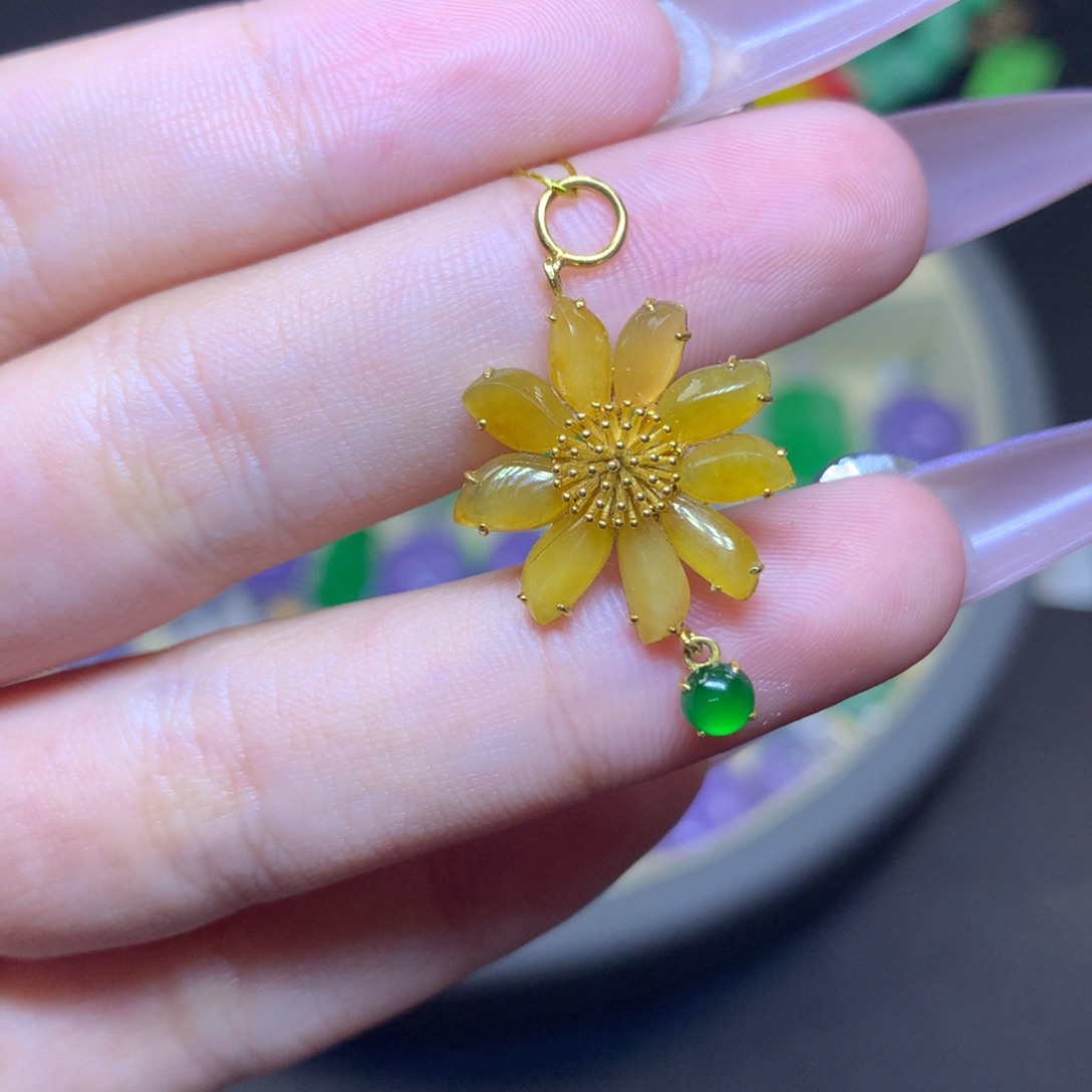 翡翠18K金镶嵌颈饰