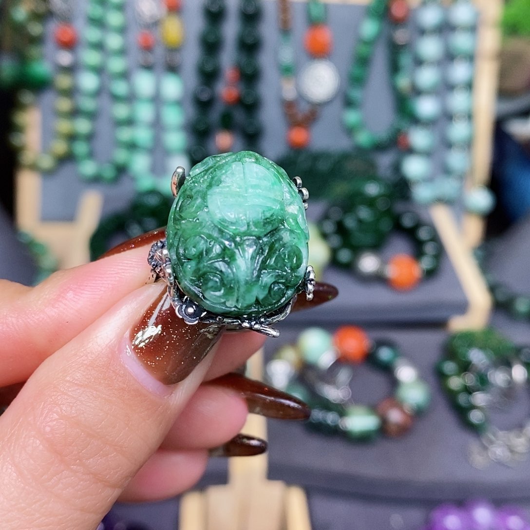 翡翠戒指银S925镶嵌漂亮美眉