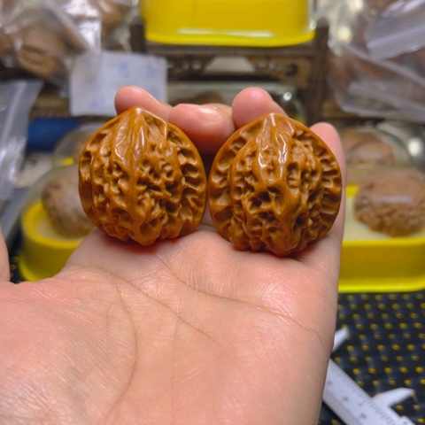 文玩核桃吊坠玲珑