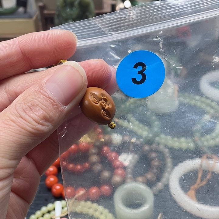 和田玉手串未镶嵌冰*