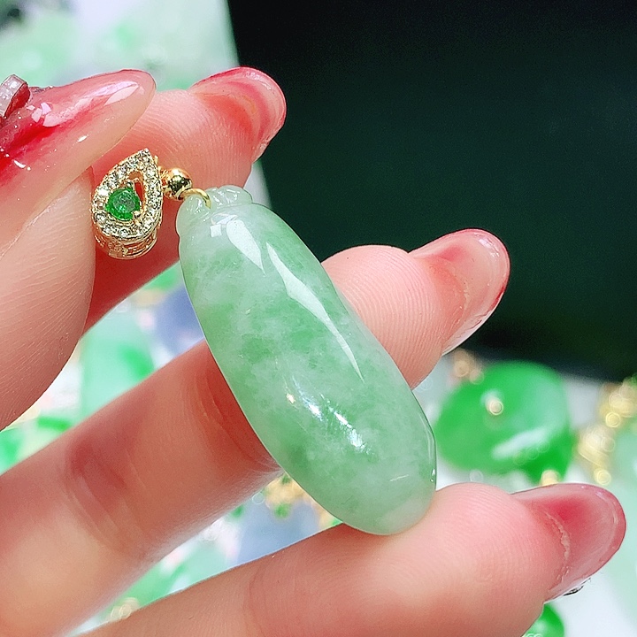 翡翠未镶嵌颈饰翡翠