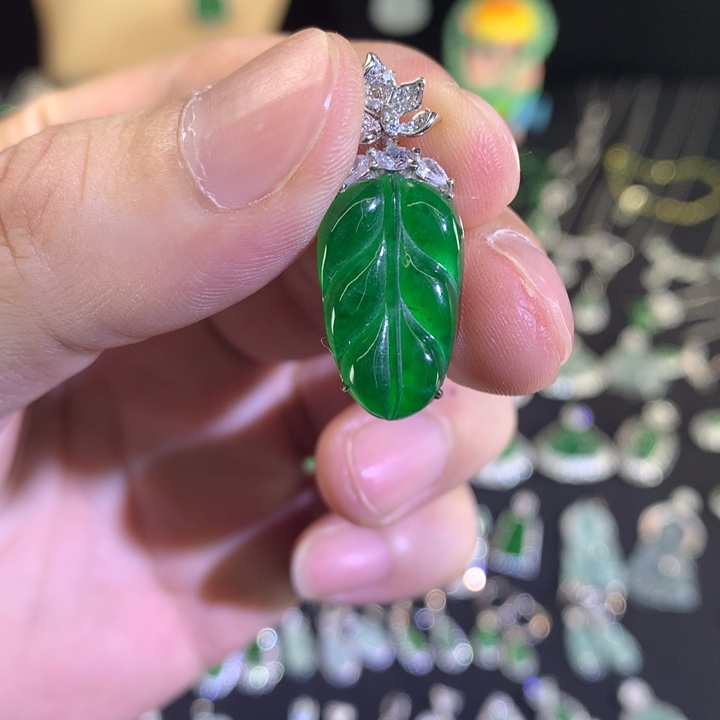 颈饰银S925镶嵌翡翠