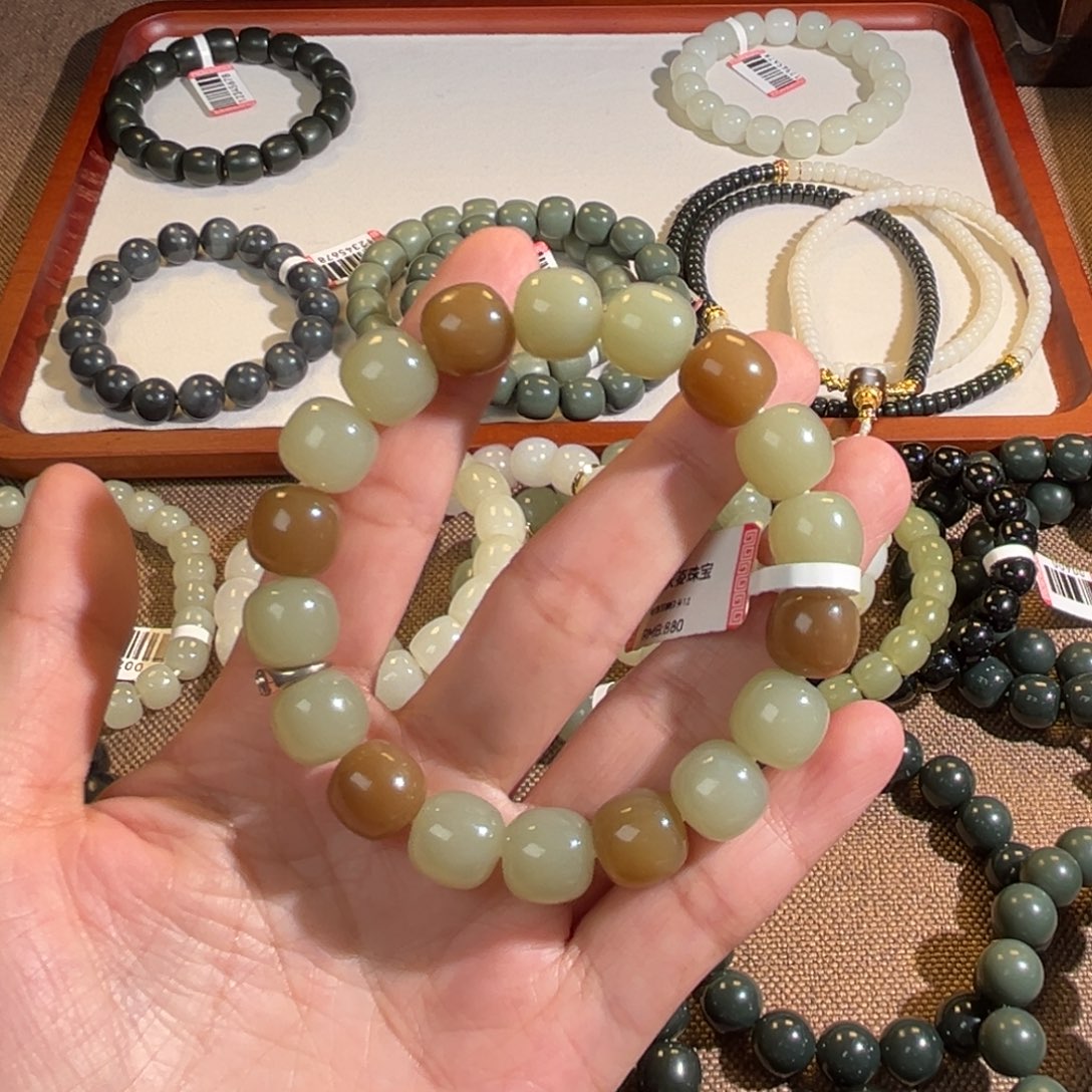 年***年和田玉未镶嵌手链