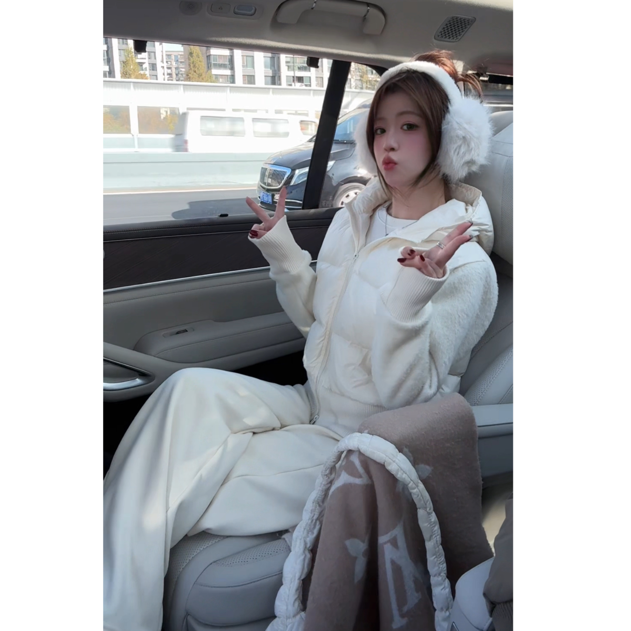 【栗子】Lizi冬日软fufu毛毛袖棉服毛袖设计夹棉外套冬季保暖套装