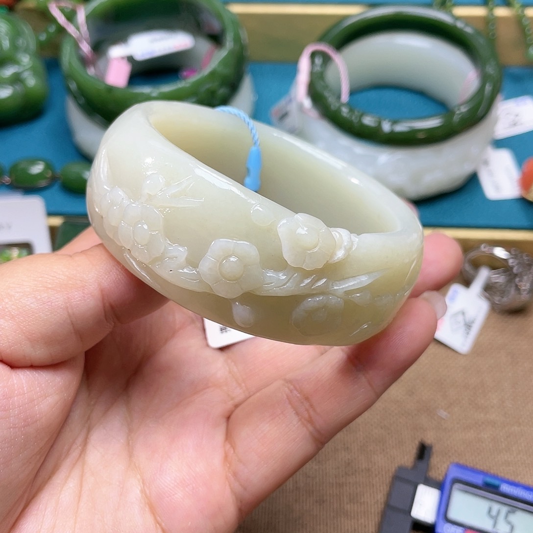 【闪购商品】和田玉手镯5657圈口83未镶嵌