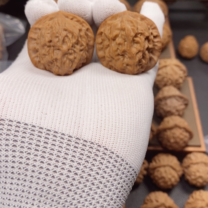 文玩核桃把件瓷娃娃