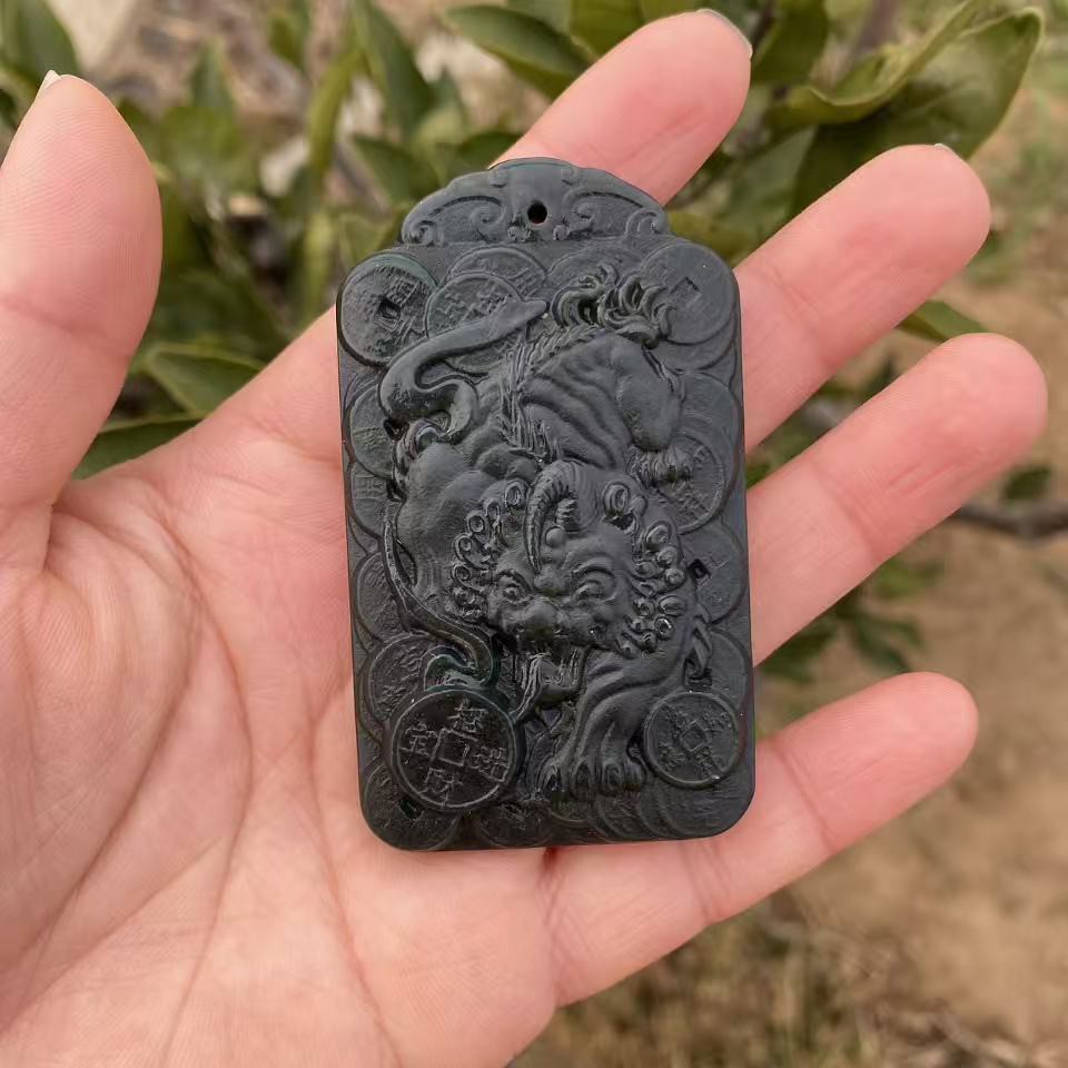 和田玉青玉貔貅吊坠男女款招财玉石挂件