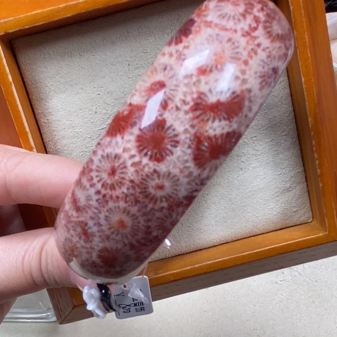 这***刻硅化珊瑚（珊瑚玉）未镶嵌手镯