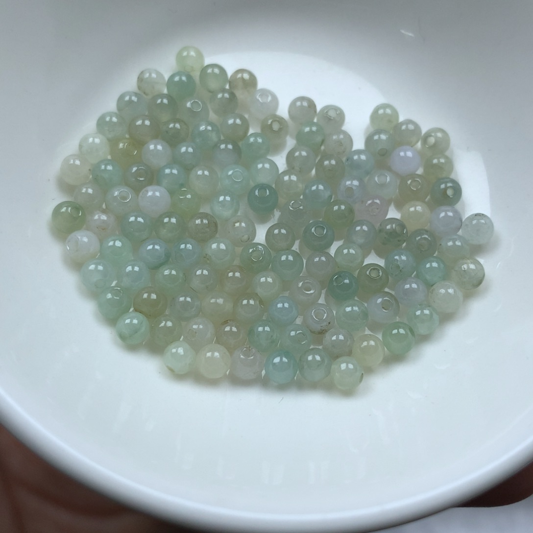 翡翠颈饰未镶嵌卡3➕。100➕20颗 