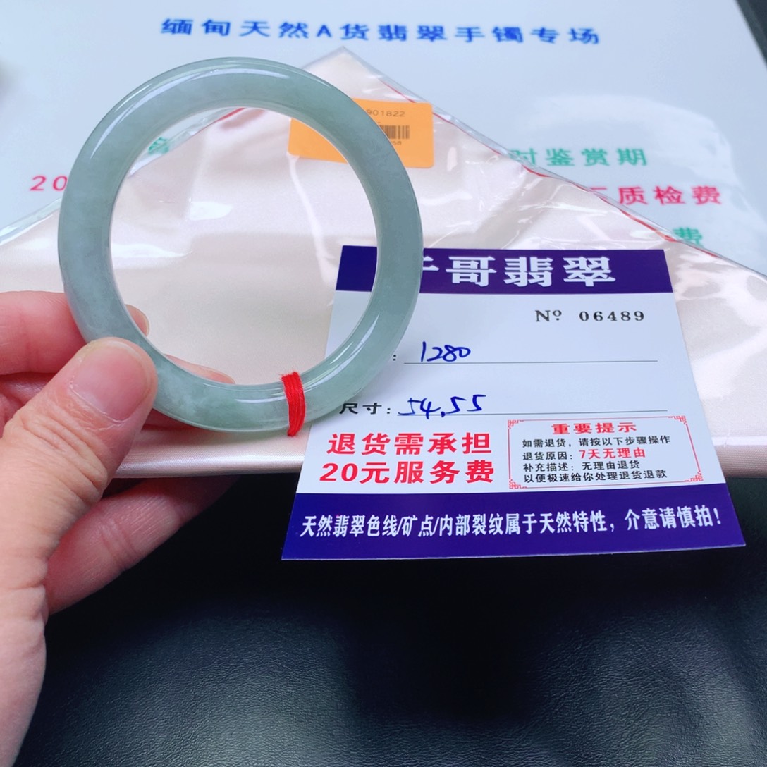 翡翠未镶嵌手镯489。         