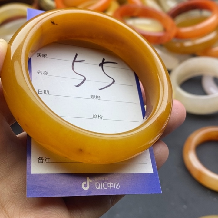 未镶嵌手镯石英质玉