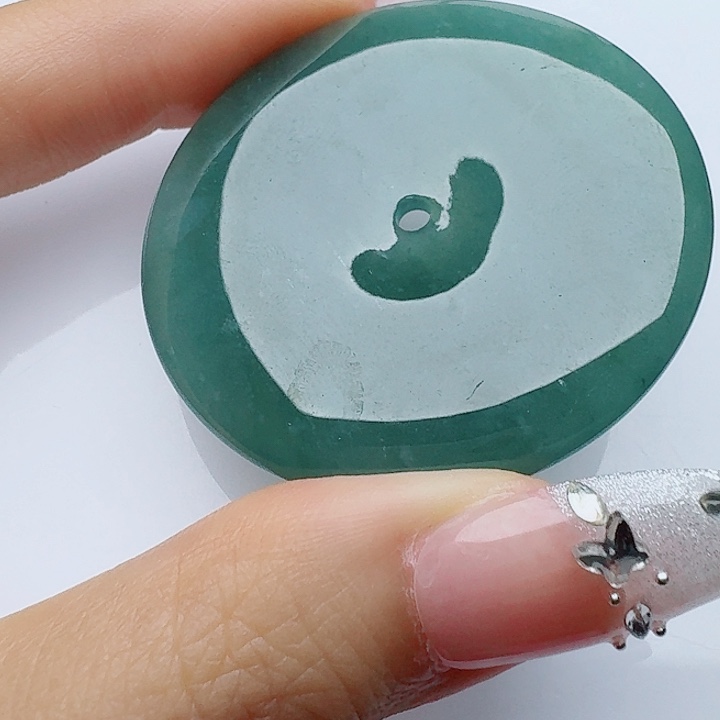 翡翠未镶嵌颈饰天然的A货翡翠多样性发其一 