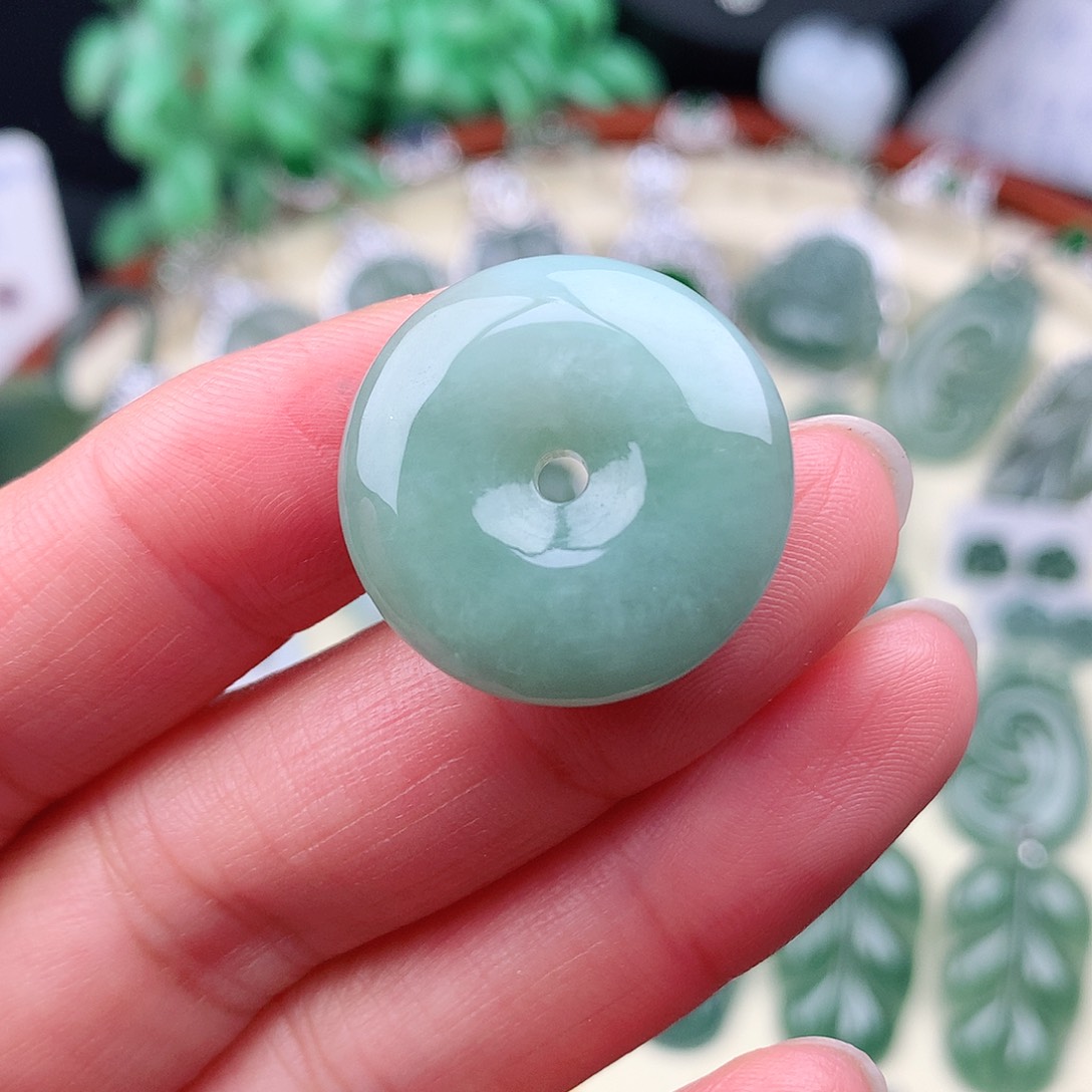 翡翠未镶嵌颈饰吊坠