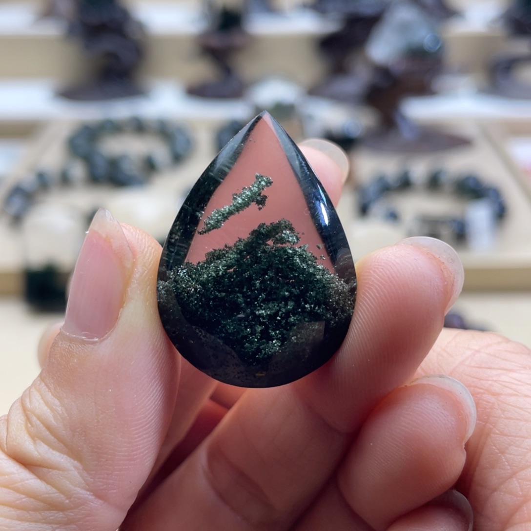 未镶嵌颈饰水晶绿幽灵金字塔水滴