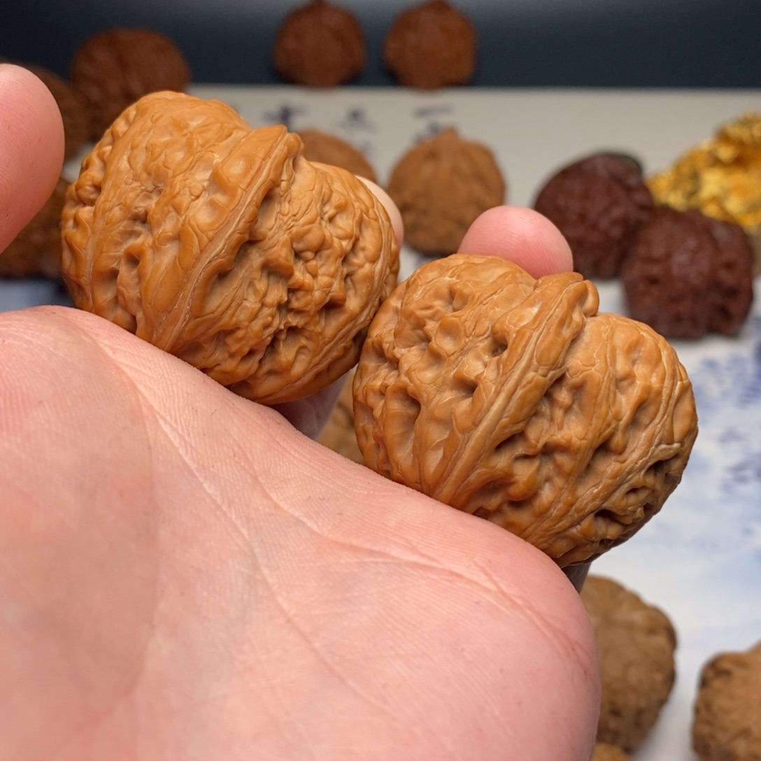 重***量文玩核桃把件元宝