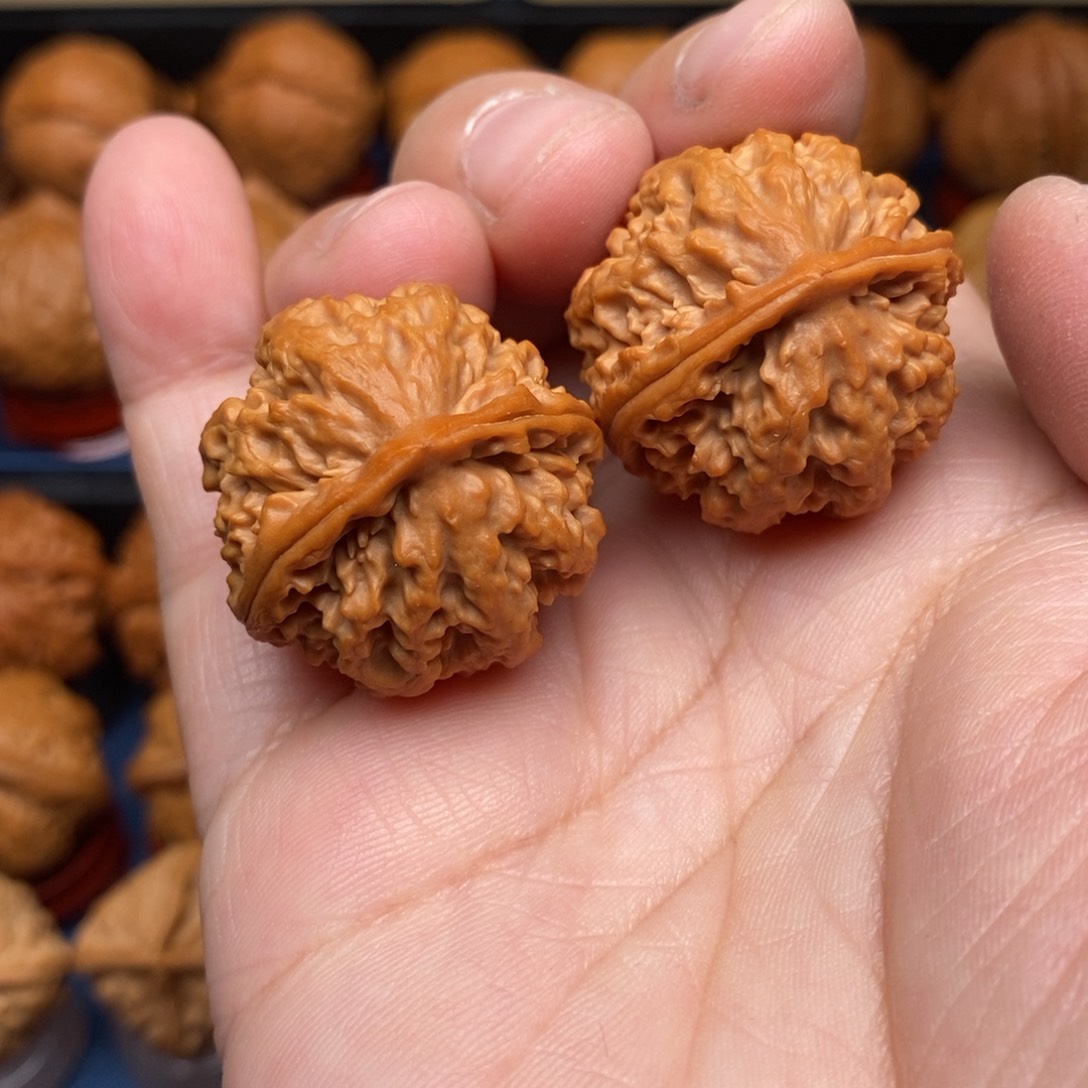 文玩核桃把件手捻水龙