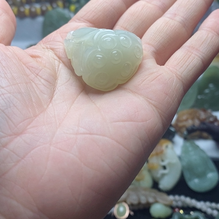 和田玉吊坠未镶嵌