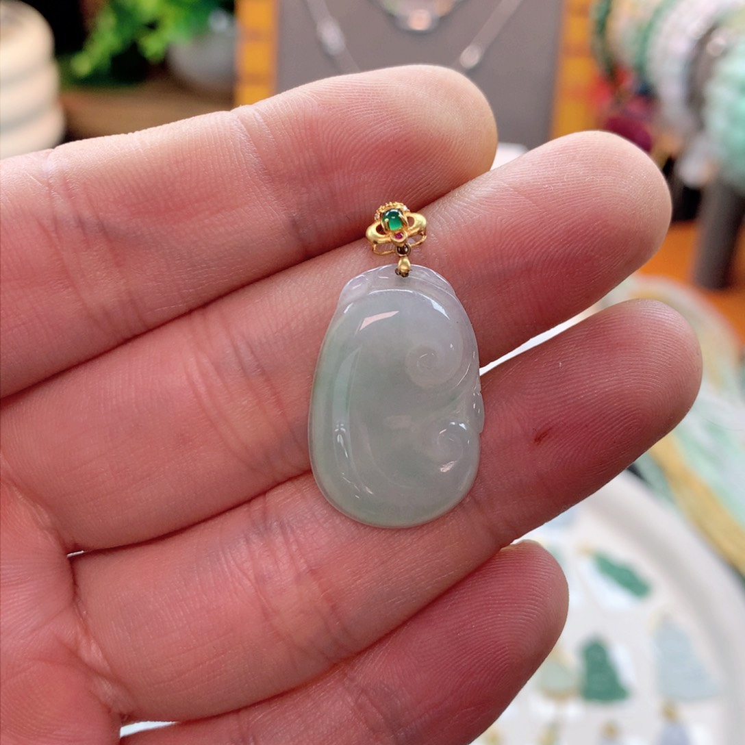 颈饰18K金镶嵌翡翠迷***阁