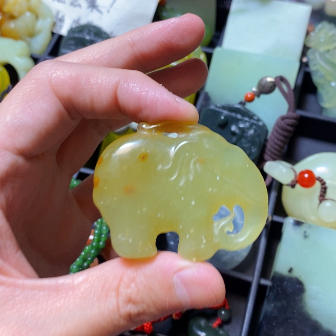 蛇纹石玉未镶嵌颈饰