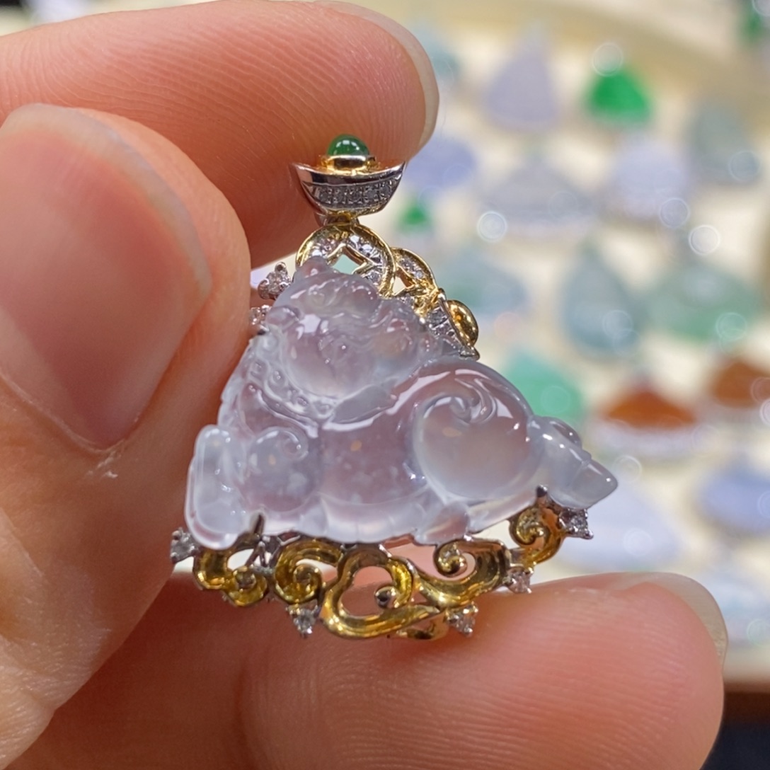 翡翠18K金镶嵌颈饰