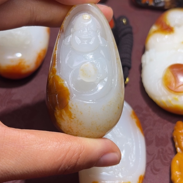 杨***峰和田玉未镶嵌颈饰