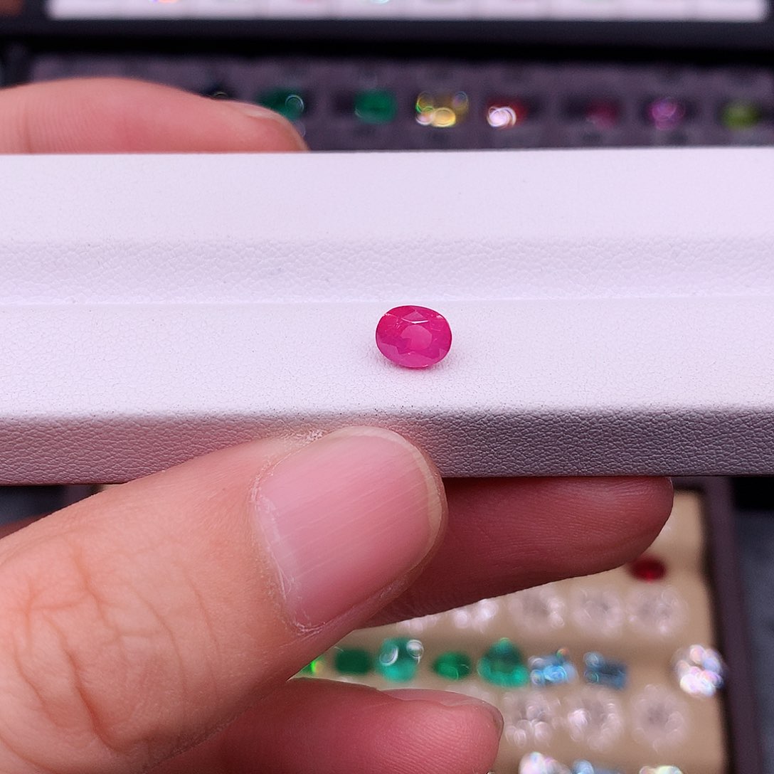 尖晶石裸石未镶嵌