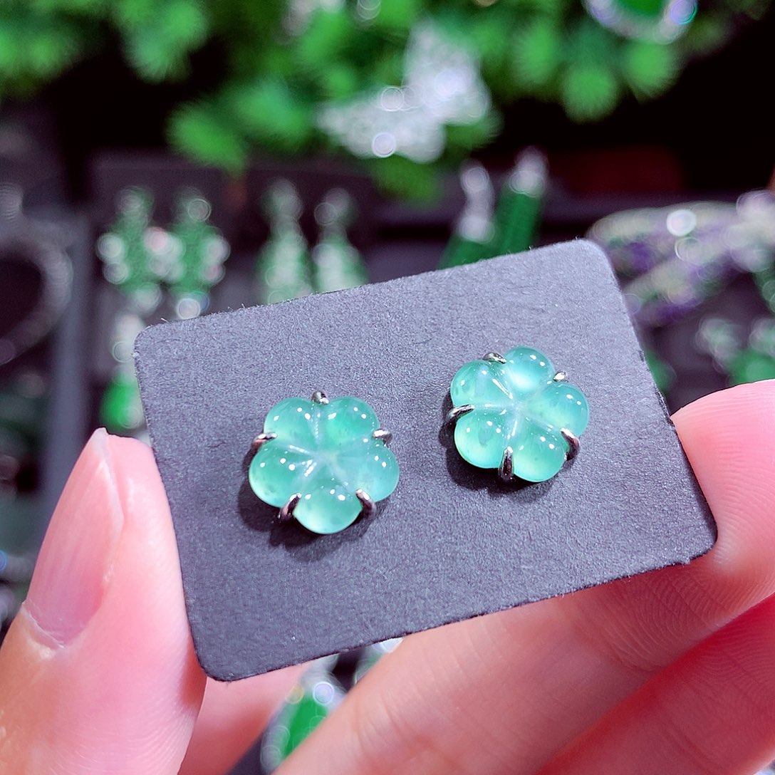 颈饰未镶嵌翡翠天然