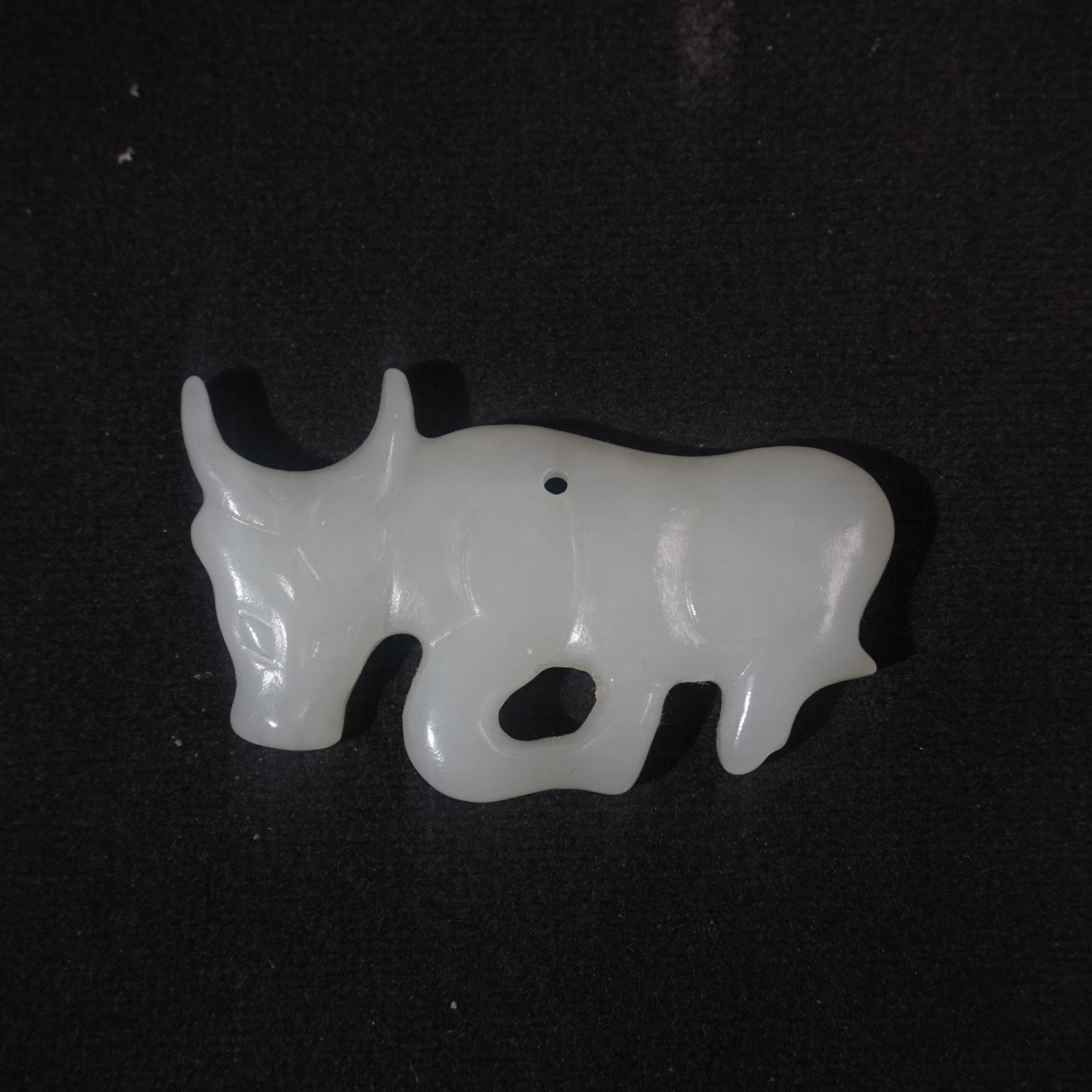 72G169  清  和田玉玉牛吊坠