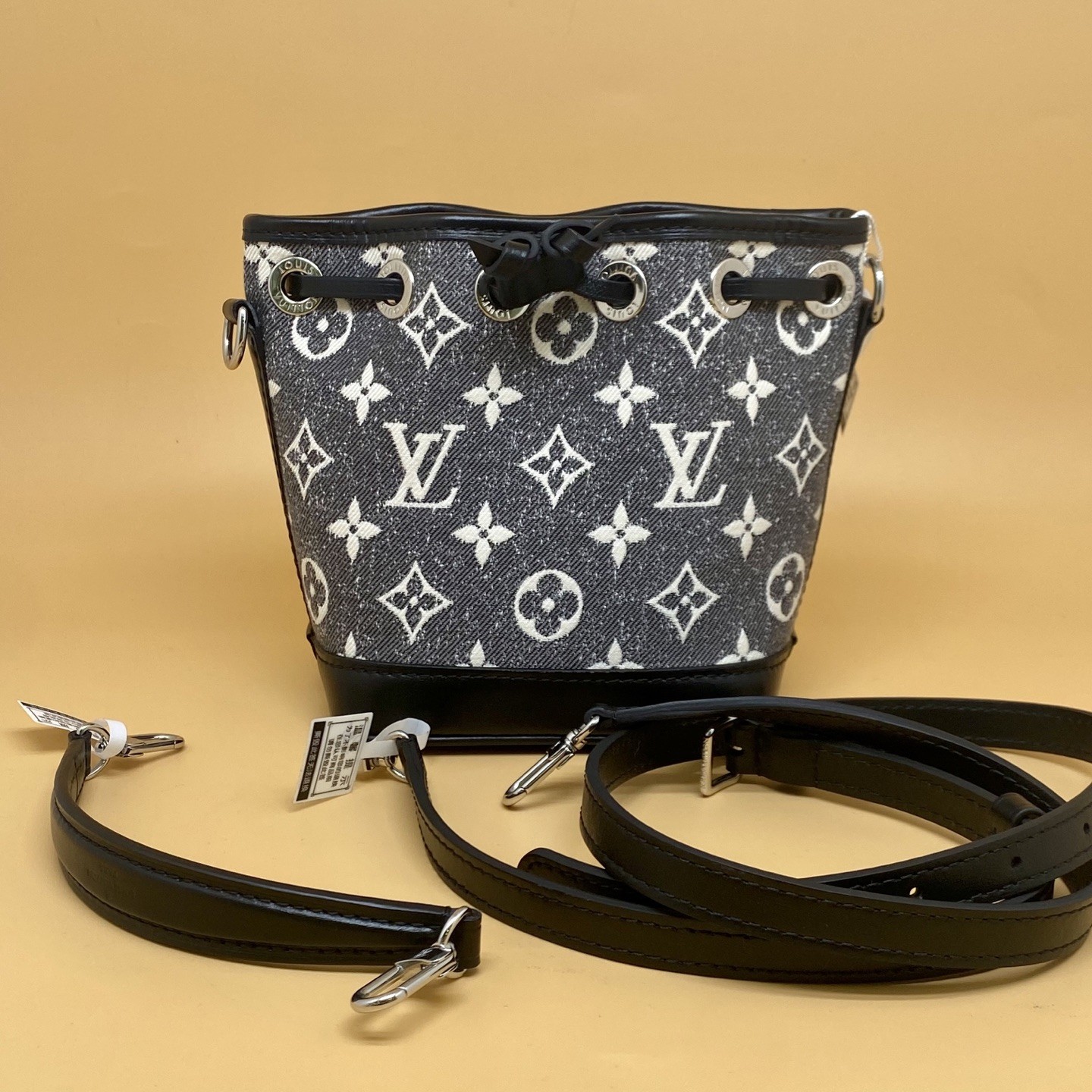 99新 LouisVuitton/路易威登 黑白老花丹宁牛仔水桶包nano斜挎包